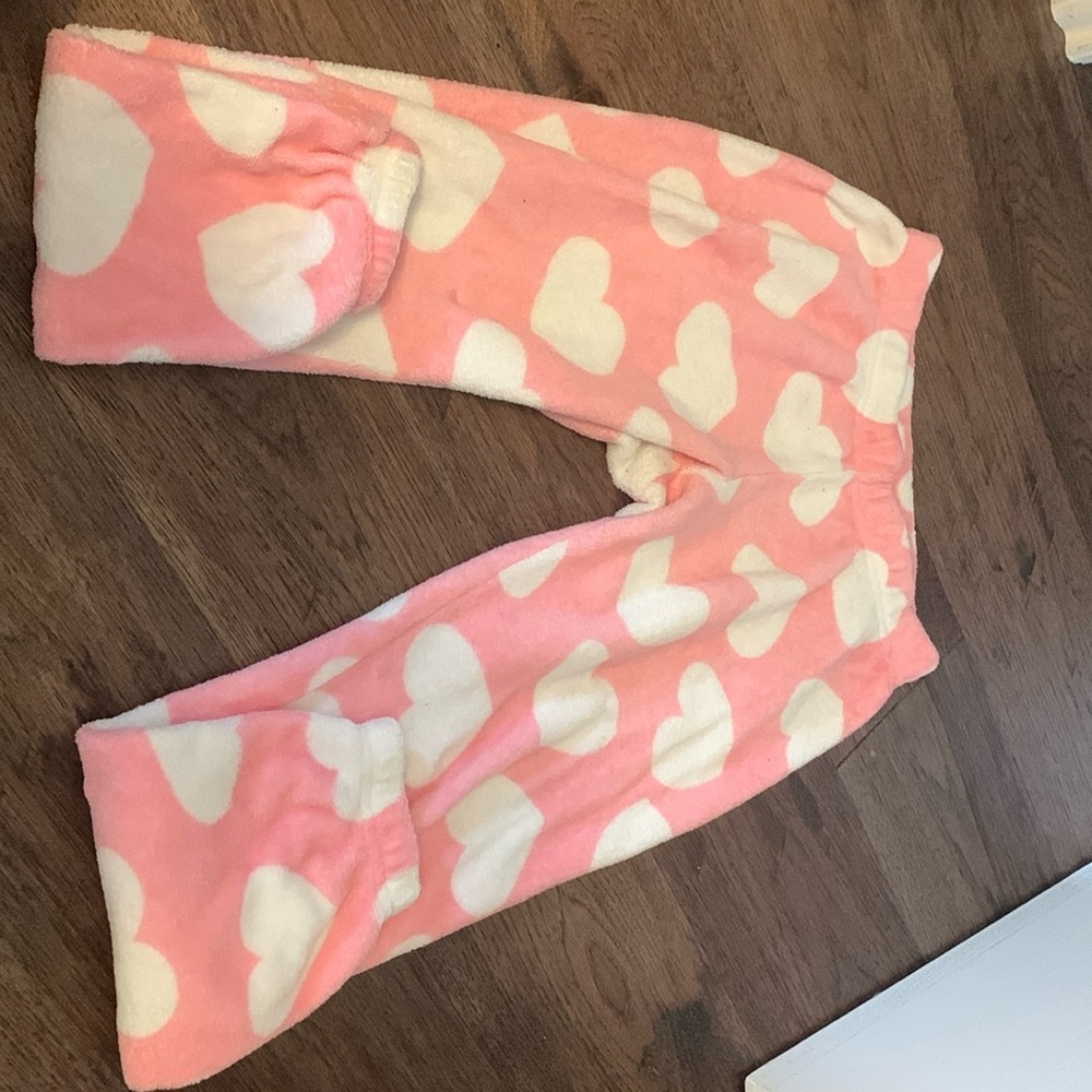 Kids pink and white hearted pjs